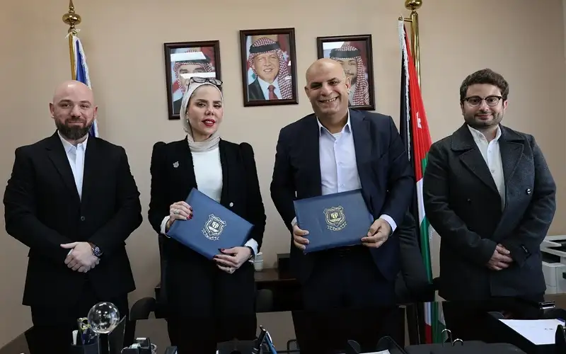 اتفاقية تعاون بين عمان الأهلية ومصنع