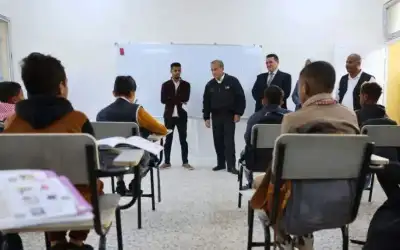 الرئيس حسان يتفقد مدرسة كعب بن
