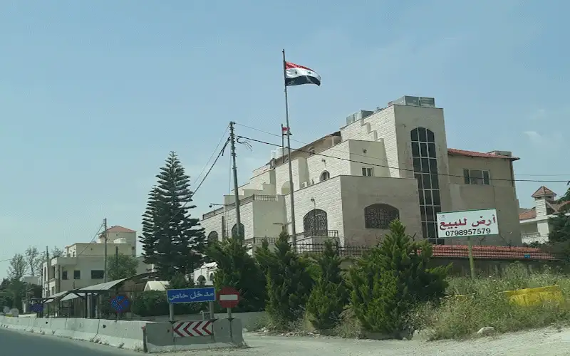 السفارة السورية بعمان بعد لحظات من