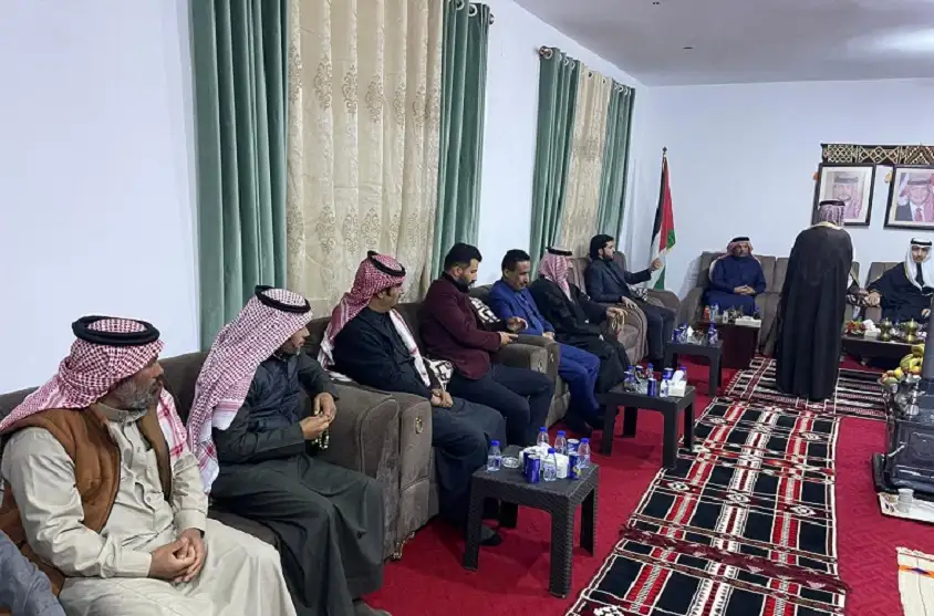 الشاعر العظامات يولم على شرف سفير