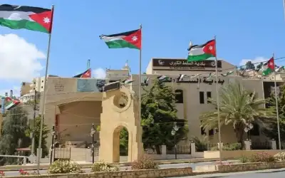 بلدية السلط ترفع أجور العاملين بالمياومة