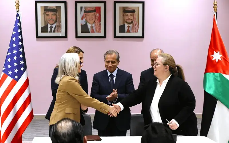 الحكومة توقع اتفاقية المنحة الأمريكية الاقتصادية