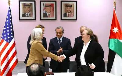 الحكومة توقع اتفاقية المنحة الأمريكية الاقتصادية