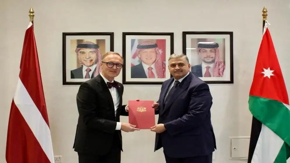 وزارة الخارجية تتسلم نسخة من أوراق