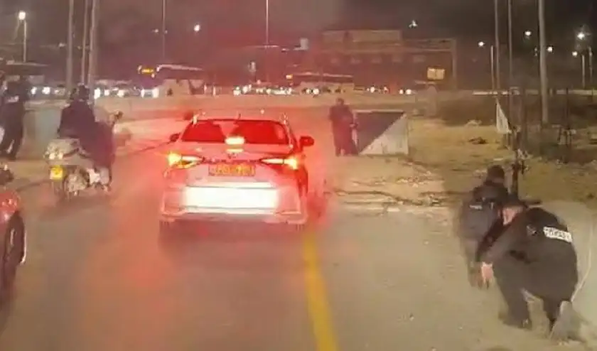 قتيل ومصابون بإطلاق نار استهدف حافلة