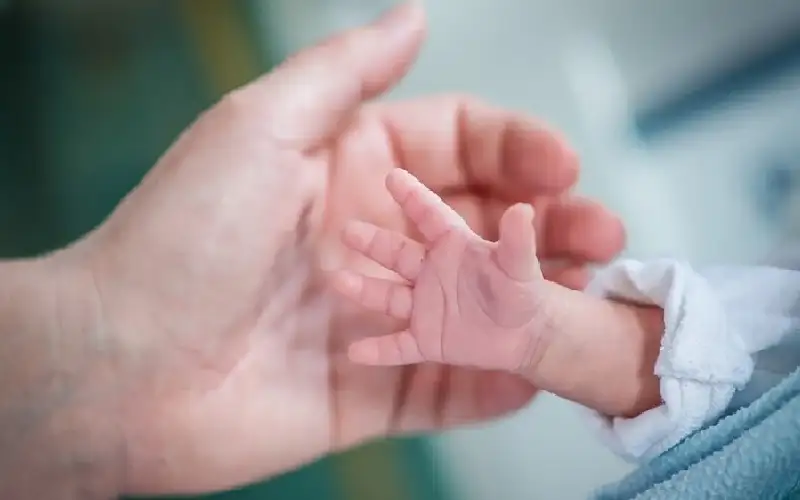 هندية تبيع طفلها لسداد ديون زوجها