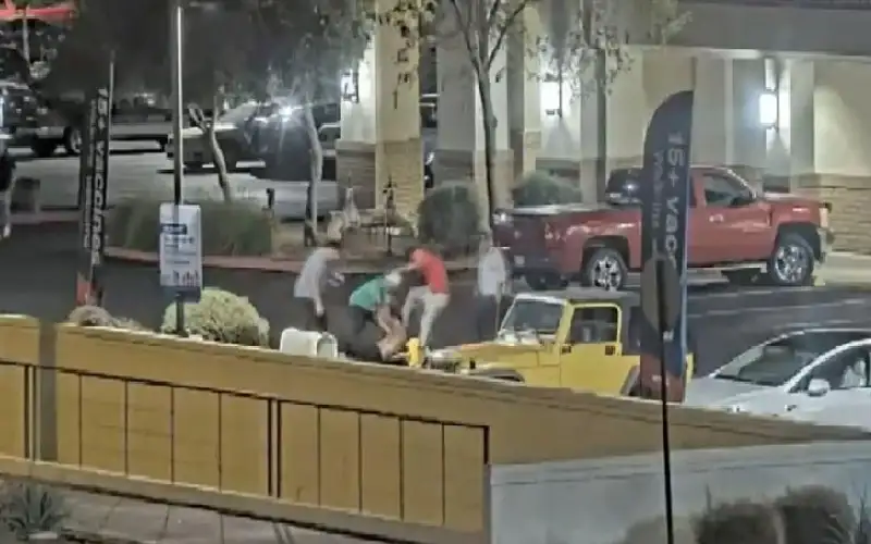 لاعب كرة قدم يتعرض لاعتداء وحشي