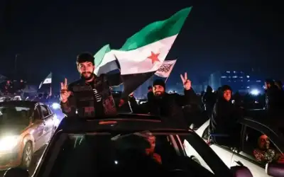 تجميد الدستور والبرلمان في سوريا لثلاثة