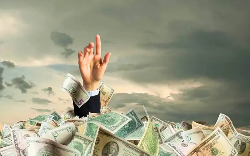 إغراق الناس بالديون .. وكل حسب