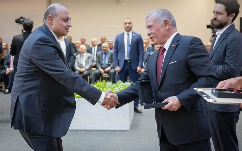 تكريم جلالة الملك لجامعة عمان الأهلية