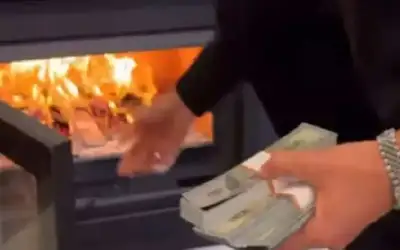 لوثة المشاهدات.. مؤثر يشعل المدفأة بآلاف