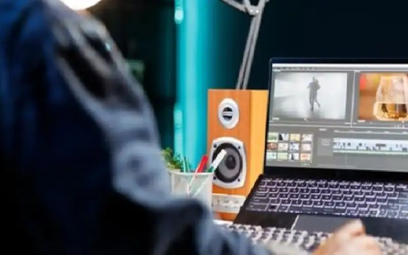 أداة ترجمة بالذكاء الاصطناعي تختزل مقاطع