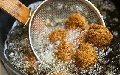 خبراء يحددون مادة كيميائية في وجبة
