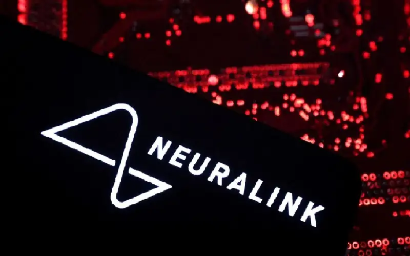 نيورالينك تحت المجهر: إعادة التحقيق بشأن