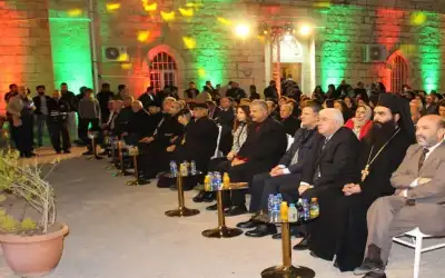 وزارة السياحة تضيء شجرة الميلاد في