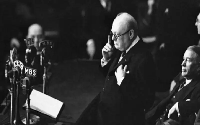 غرائب الزعماء.. جبابرة هزمتهم الفوبيا