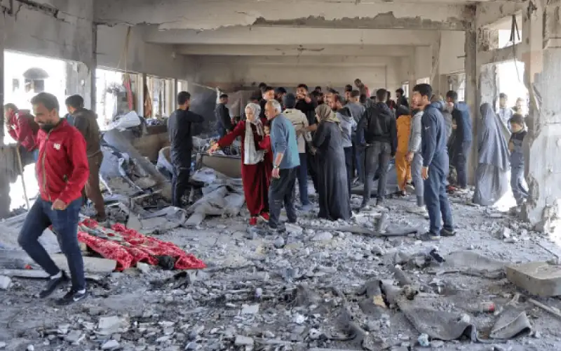 10شهداء جراء قصف الاحتلال مبنى بلدية