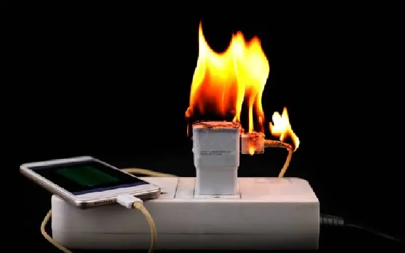 السعودية.. شاحن هاتف ينهي حياة 7