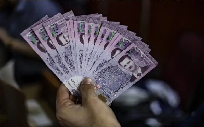 هرب صاحب الصورة لكن السوريين مضطرين