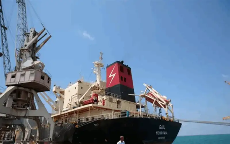 غارات أميركية بريطانية على الحديدة غرب