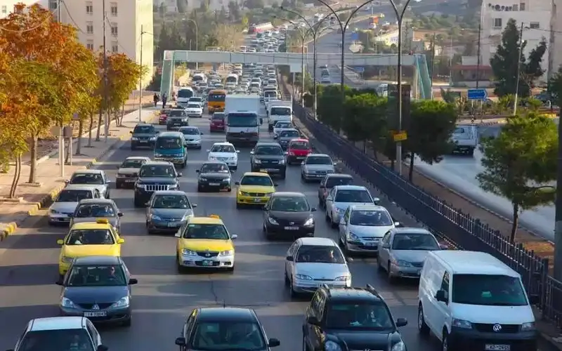 الحكومة: شمول مركبات خاصة بالتتبع الإلكتروني