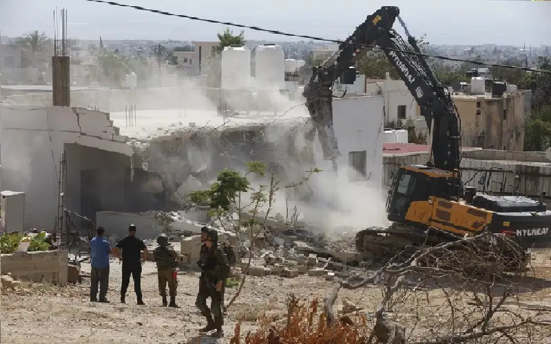الاحتلال يهدم ستة منازل في بلدة