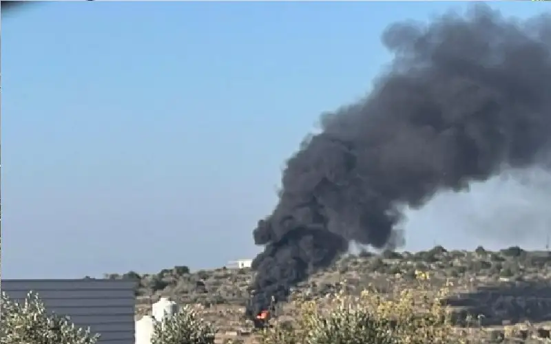 مستوطنون يحرقون غرفة زراعية في سلفيت