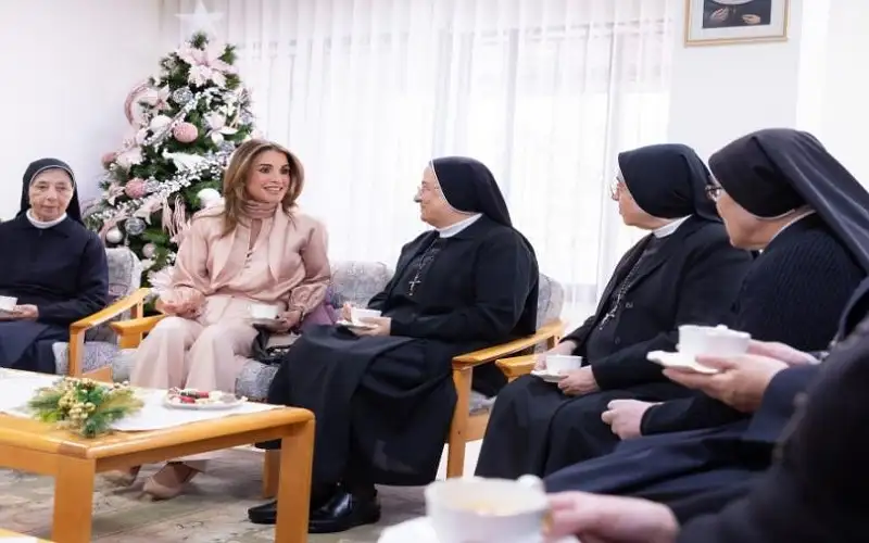 الملكة رانيا تلتقي راهبات بيت الزيارة
