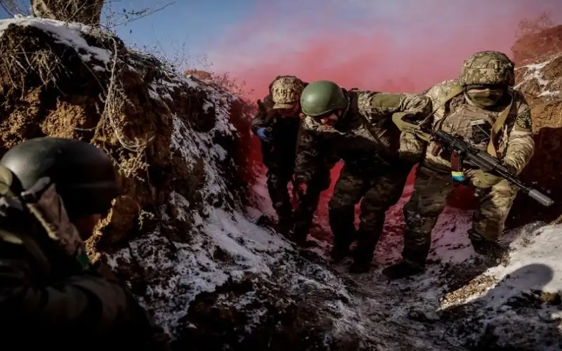 ترامب يتعهد بالتحدث مع بوتين وزيلينسكي