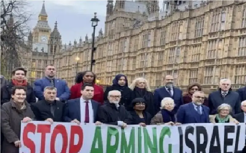 فقط.. 25 نائبا بريطانيا يطالبون بوقف