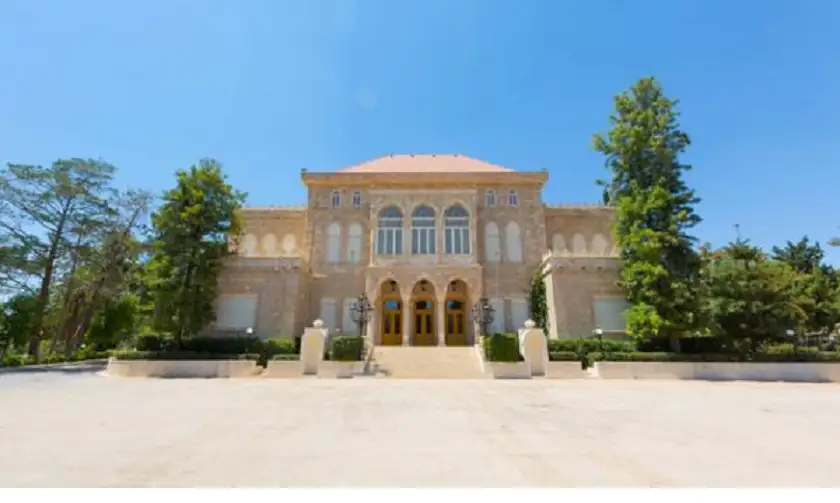 الملك يلتقي وجهاء وممثلين عن محافظة