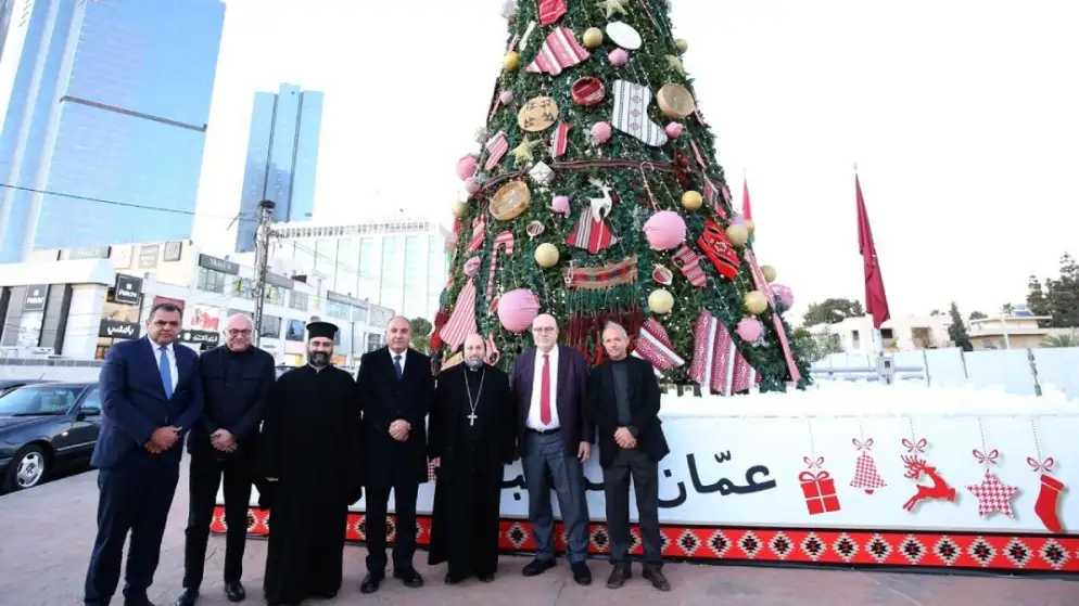 أمانة عمان تضيء شجرة الميلاد في