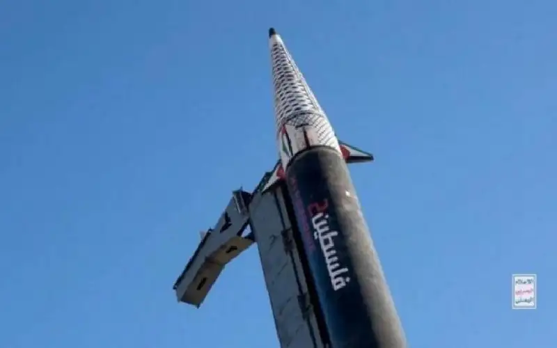 القوات المسلحة اليمنية تعلن قصف تل