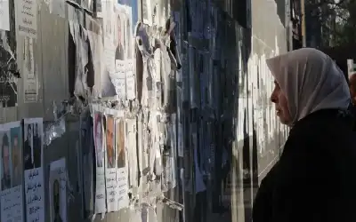بينهم أسماء الأسد.. الفصائل المسلحة تبدأ