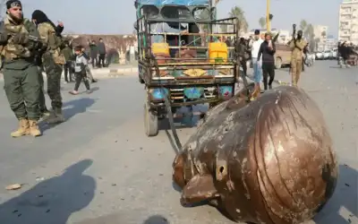 الى شبيح يقرأ الأحداث بأصابع قدميه