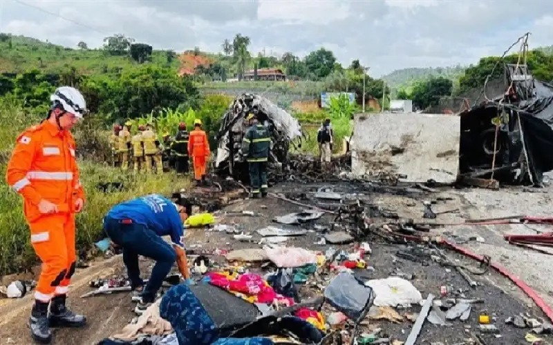 شاهد.. 32 قتيلا جراء حادث مروع