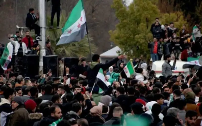 حلب تواصل احتفالاتها بسقوط نظام الأسد