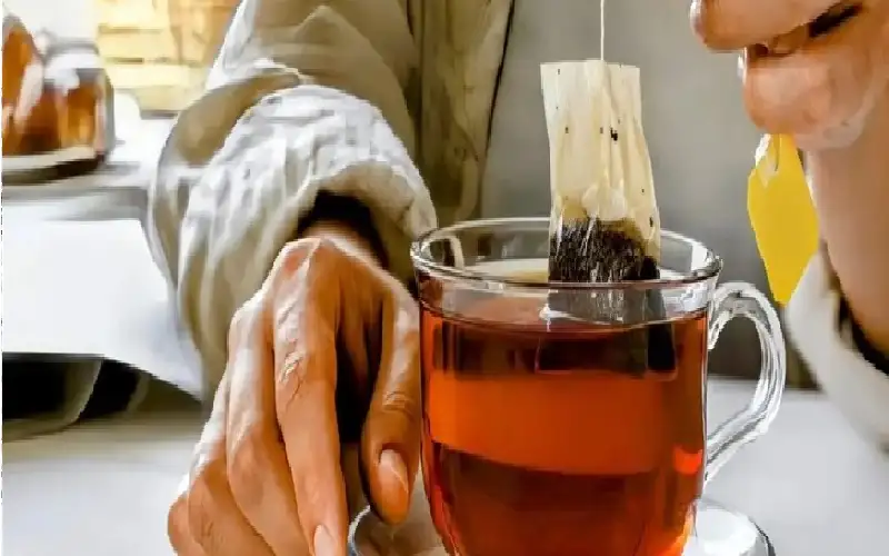 دراسة تحذر.. أكياس الشاي تطلق جسيمات