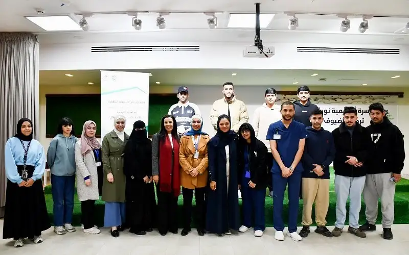 المومني من عمان الاهلية تحاضر بأكاديمية