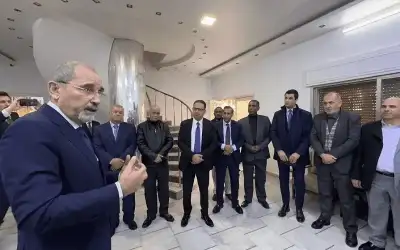وزير الخارجية يتفقد السفارة الأردنية في
