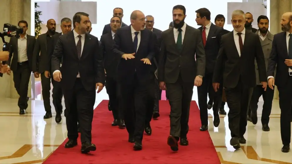 وزير الخارجية يطلع نظراءه على محادثاته