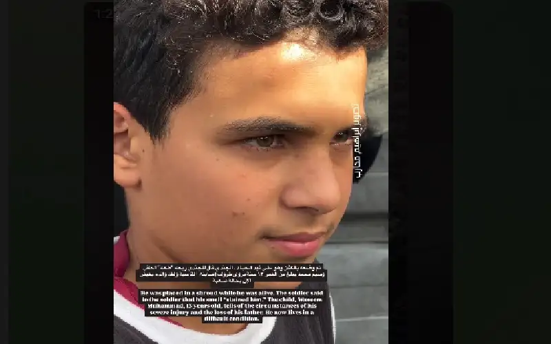 كانوا يصلون عليه حين رفع الكفن