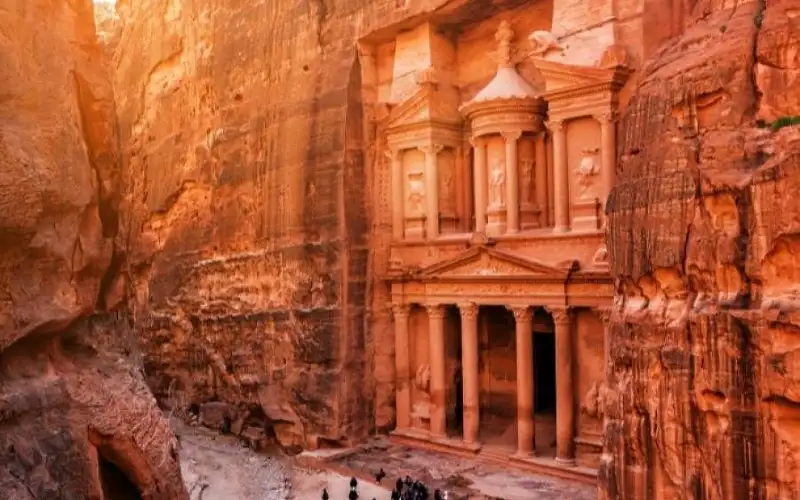 بريزات: البترا نجت من وضعها على