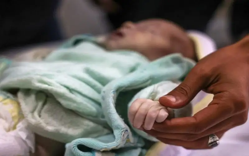 استشهاد 4 رضع بسبب البرد خلال