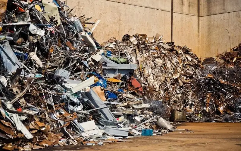 مؤسسة حكومية تبيع الخردة خارج صلاحياتها