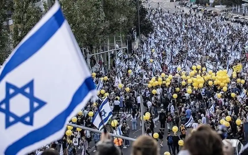 القدس .. إسرائيليون يتظاهرون لوقف الإبادة