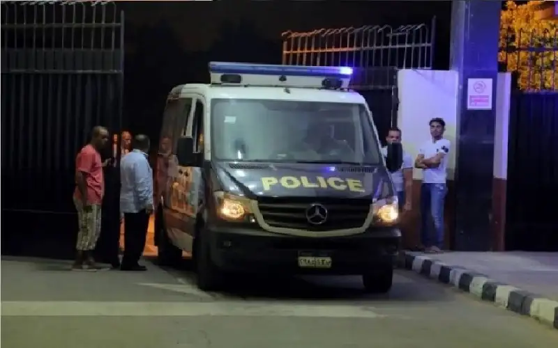 طالب جامعي يطعن زميله بسبب تيك