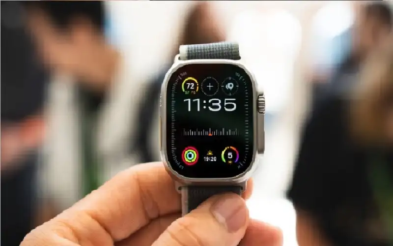 خبراء يحذرون من ارتداء ساعة أبل..