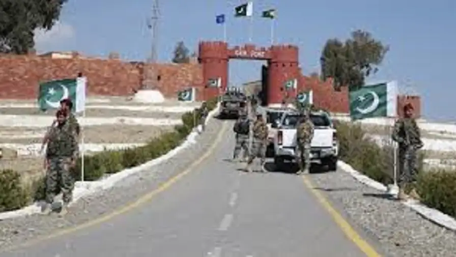 أفغانستان تستهدف مواقع عسكرية باكستانية