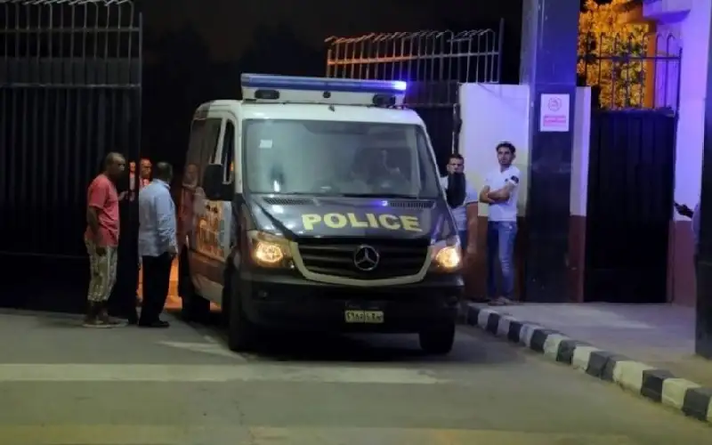 طالب جامعي يطعن زميله بسبب تيك